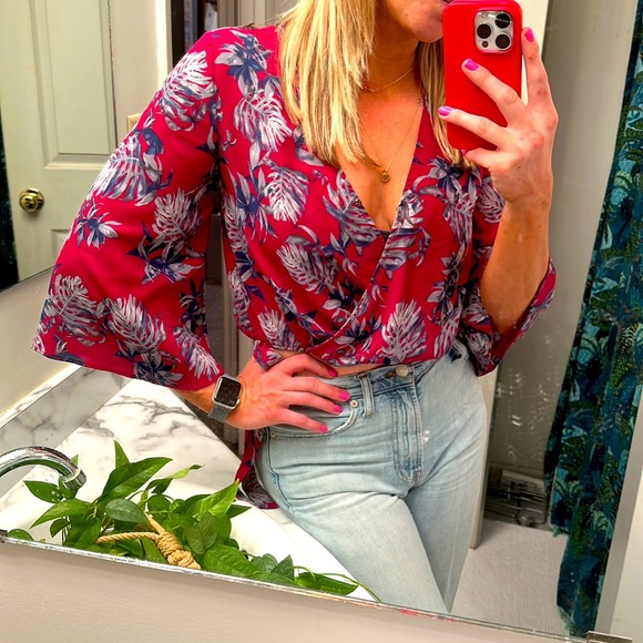 Everly Tops - FREE SHIP Everly Floral Faux Wrap Cropped Top, Sz S